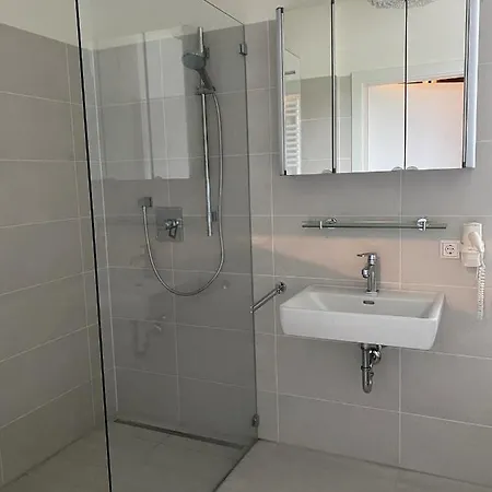 Apartment See & You Ferienwohnung Mit Hotelanbindung Portschach am Woerthersee